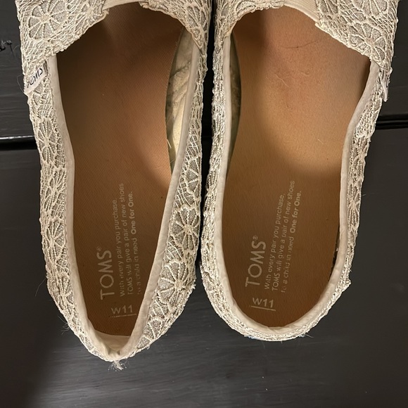 Tom’s shoes in silver floral - Picture 3 of 3
